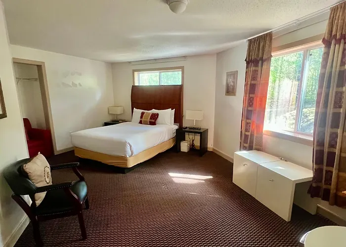 Saco River Motor Lodge & Suites